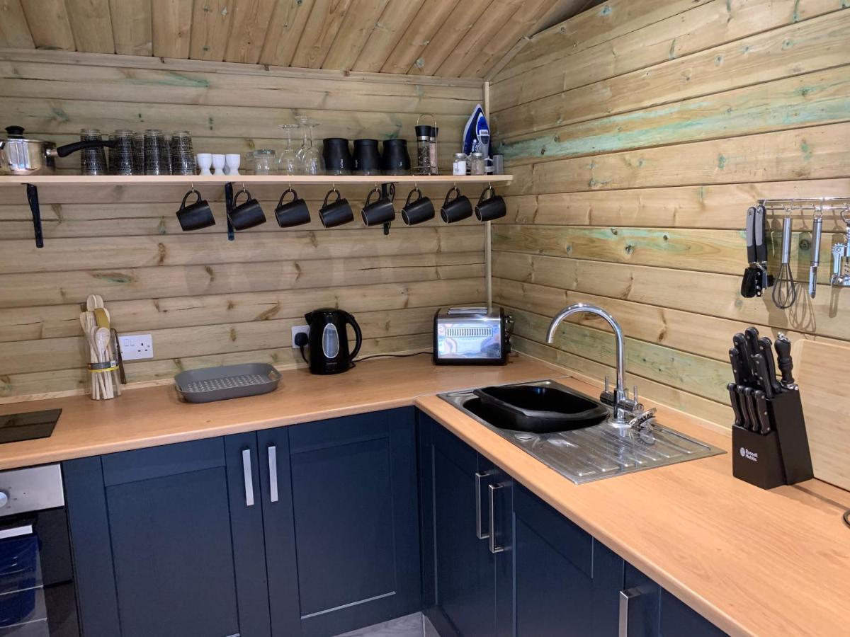 Bedrock Lodge Winterbourne Exterior foto