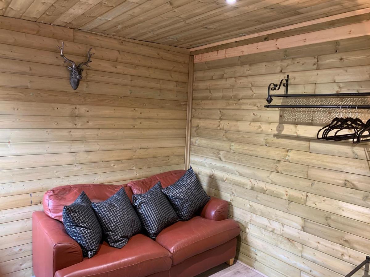 Bedrock Lodge Winterbourne Exterior foto