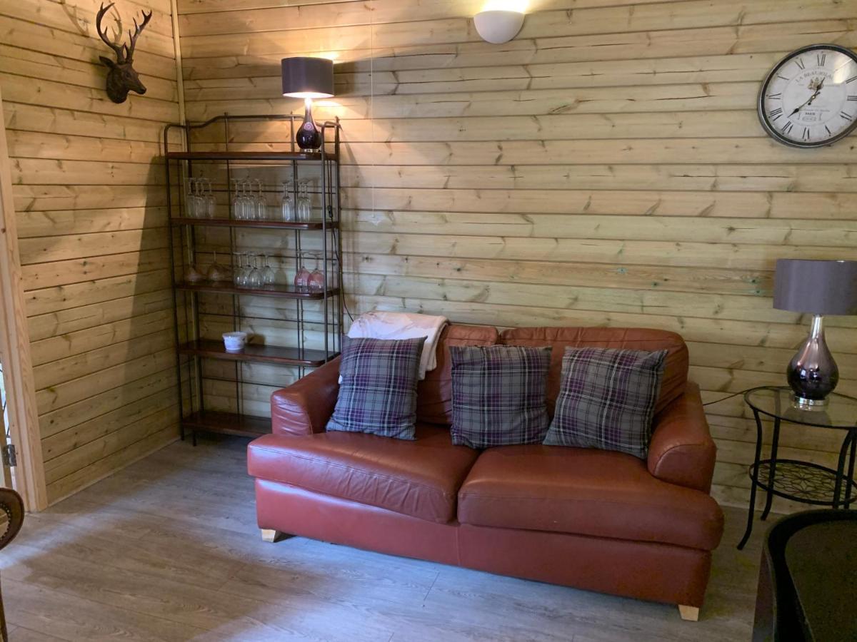Bedrock Lodge Winterbourne Exterior foto
