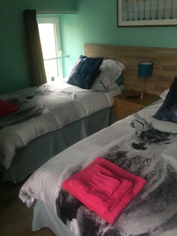 Bedrock Lodge Winterbourne Exterior foto