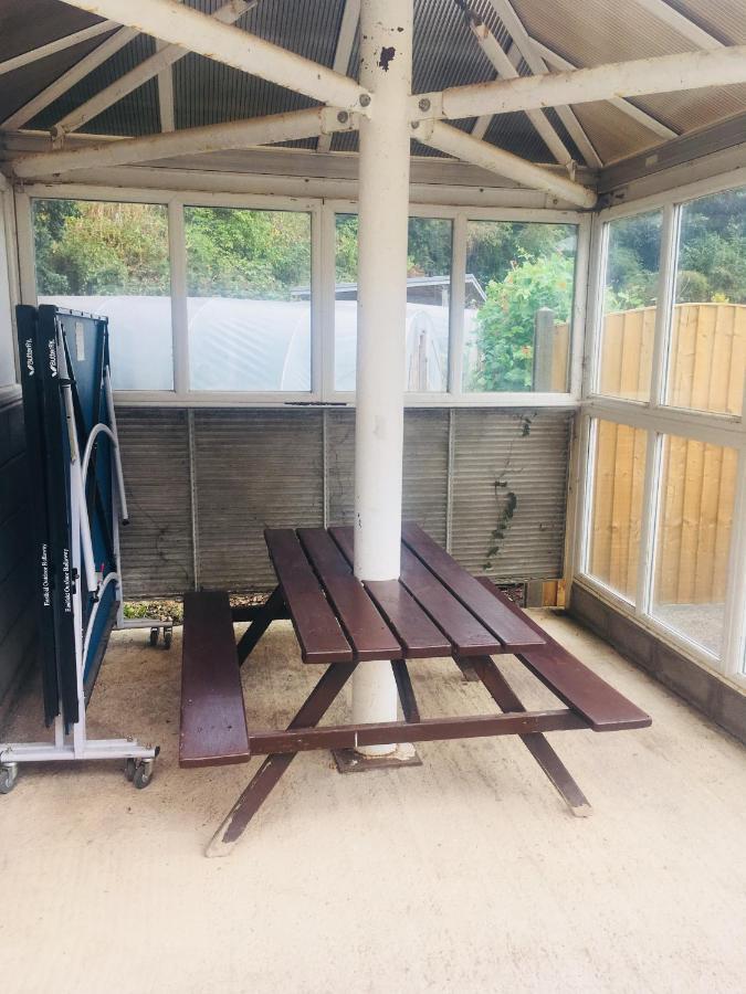 Bedrock Lodge Winterbourne Exterior foto